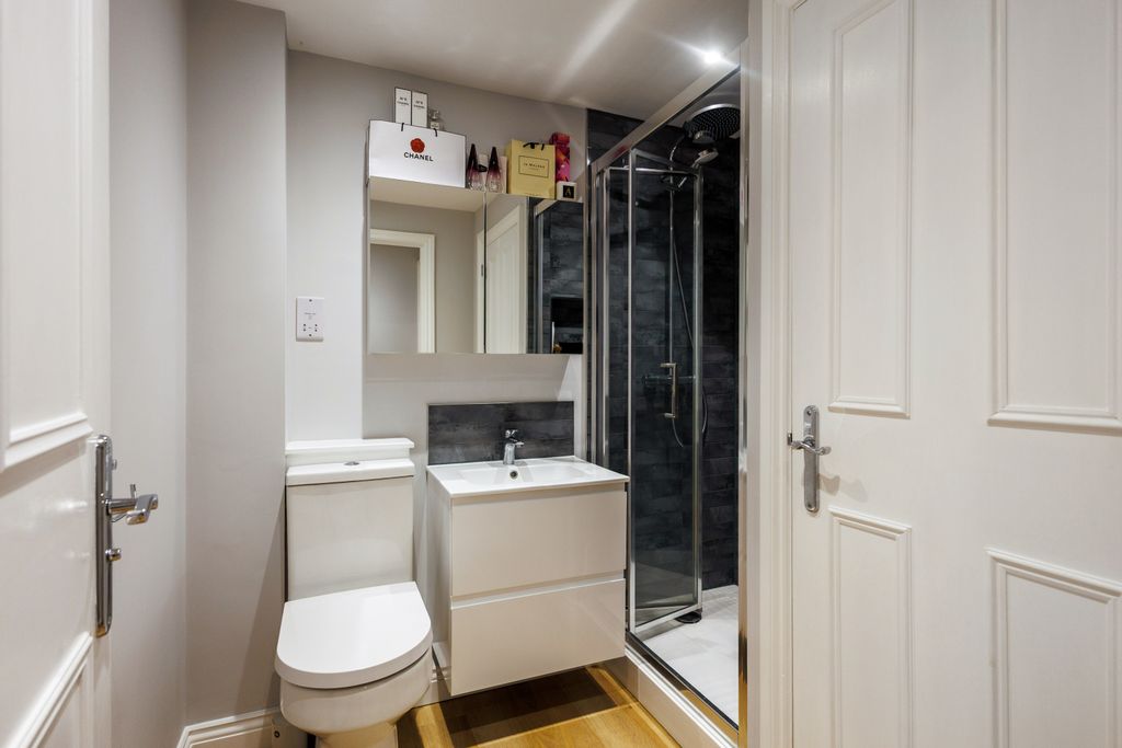 Additional image 10 of 2 bed flat for saleMeadowview, Hungerford RG17
