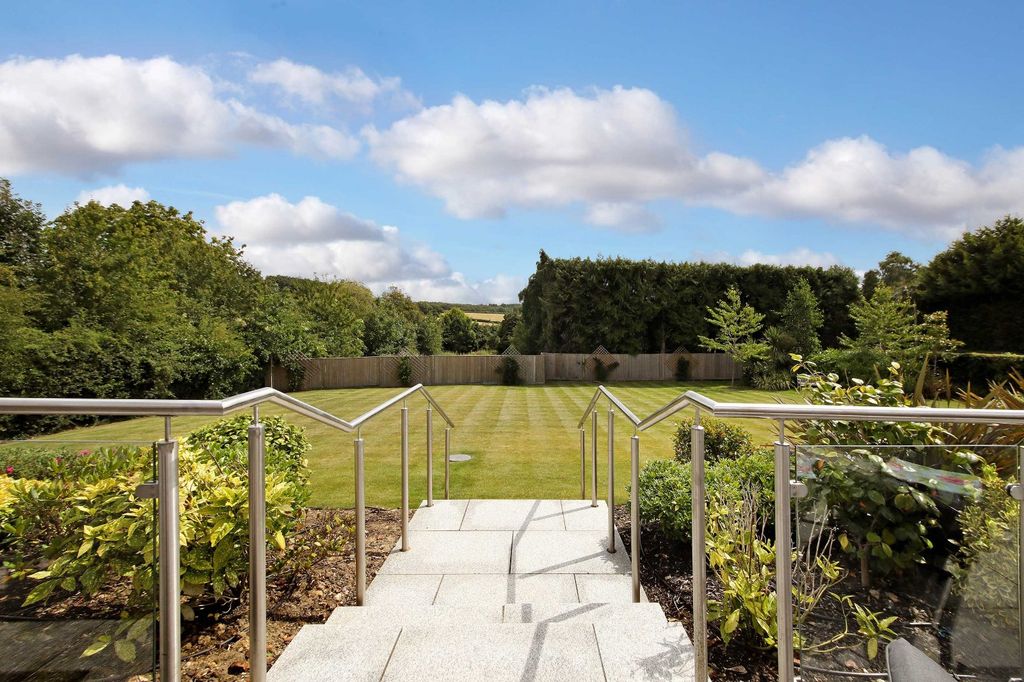 Additional image 16 of 4 bed flat for salePenn Road, Beaconsfield, Buckinghamshire HP9
