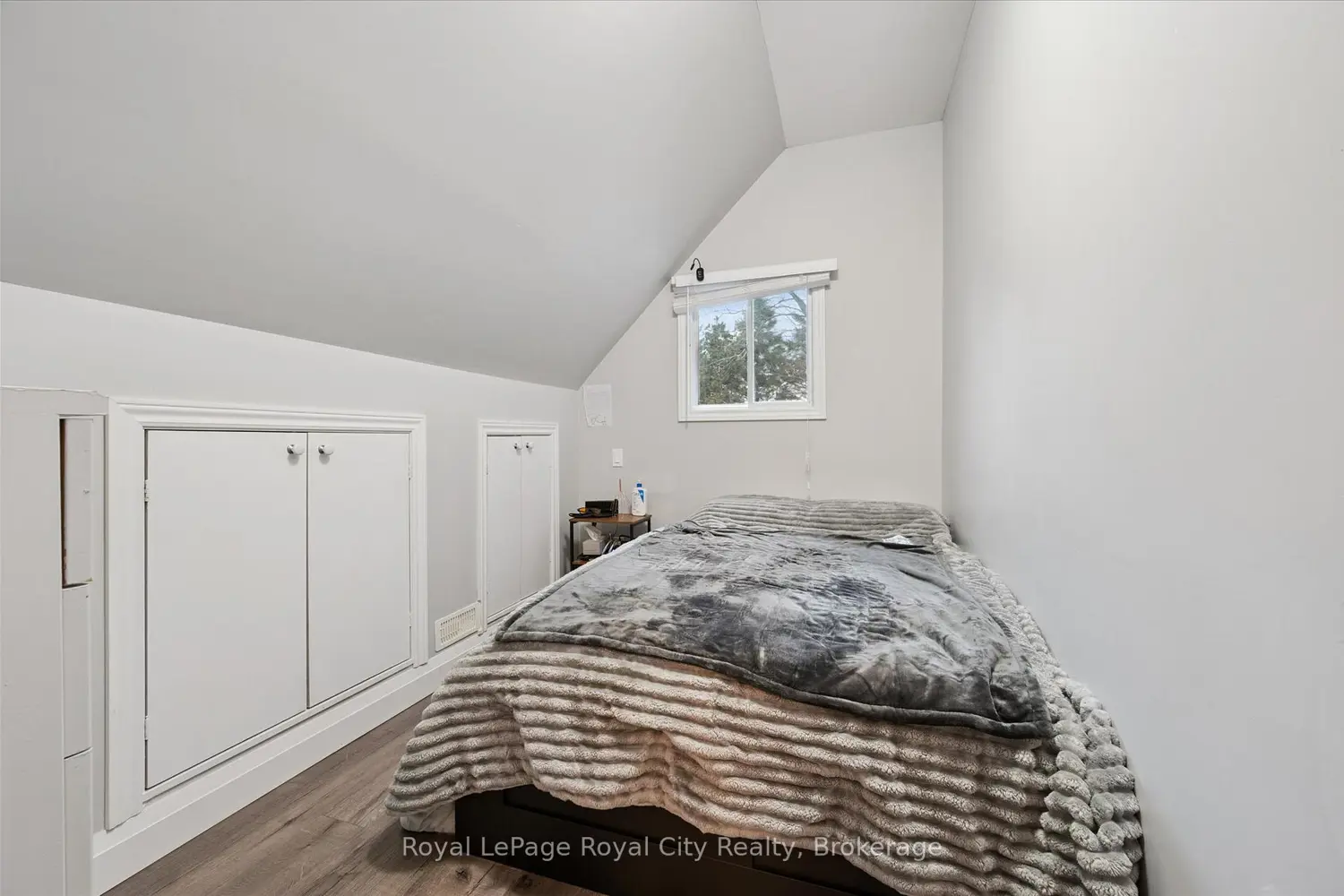 Additional image 13 of 60 Hands Drive