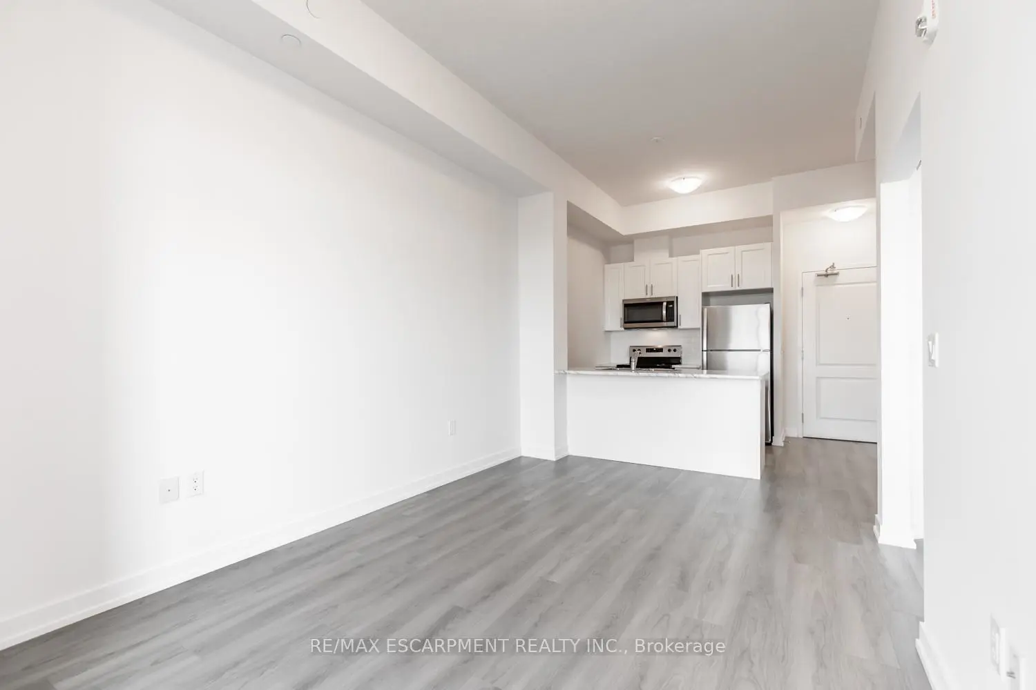 Additional image 8 of 5055 Greenlane Road 611