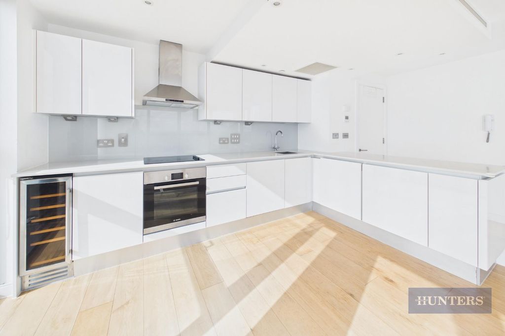 Additional image 2 of 3 bed flat for saleThe Moresby Tower, Ocean Village SO14
