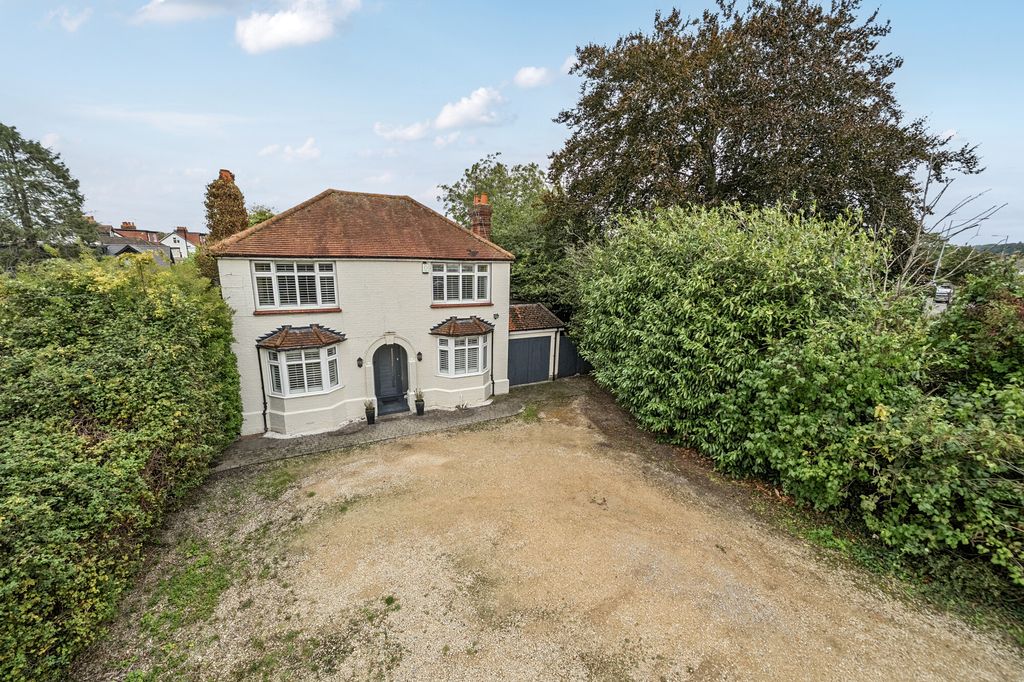3 bed detached house for saleStraight Road, Old Windsor SL4