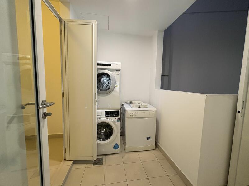 Additional image 5 of 33 Rochester Drive