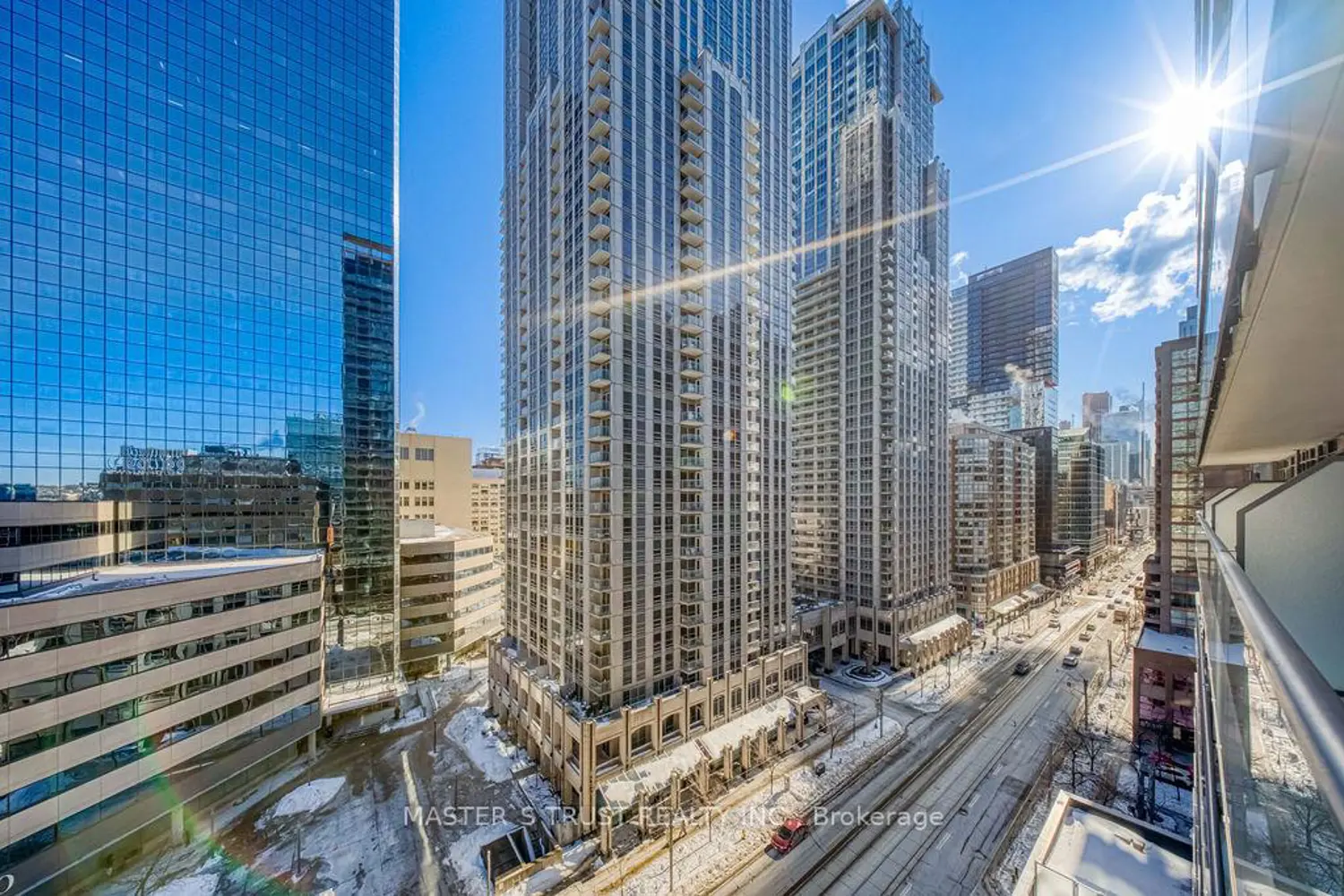 Additional image 15 of 770 Bay Street 1002