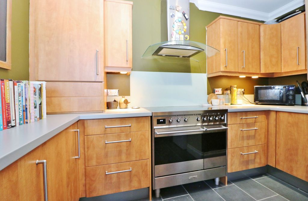Additional image 9 of 3 bed flat for saleBotley Road, West End SO30