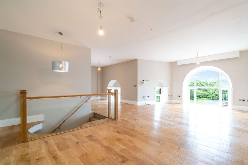 3 bed flat for saleRiber Castle, Riber, Matlock, Derbyshire DE4 photo 4
