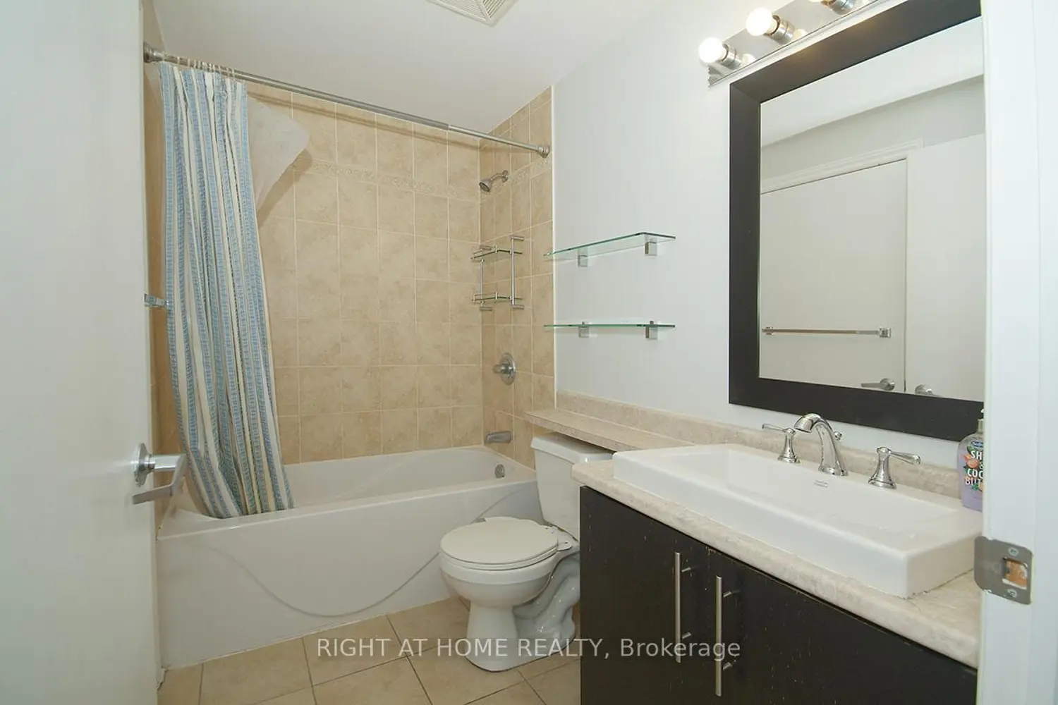 Additional image 7 of 200 Rideau Street 702