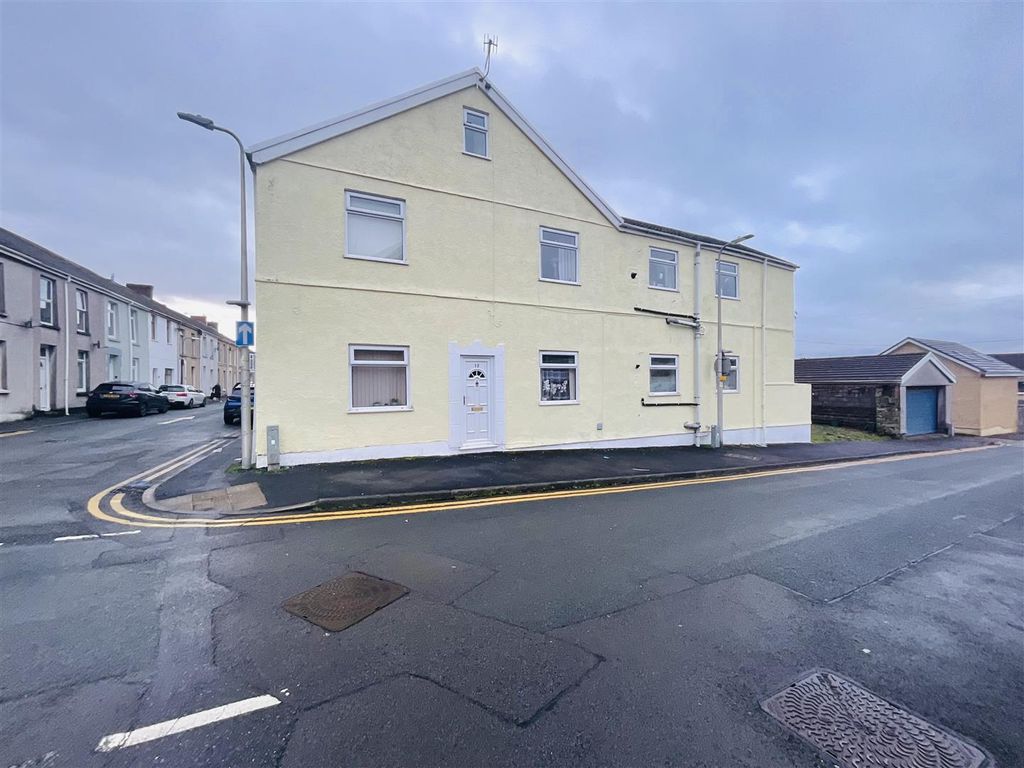 3 bed flat for saleGilbert Road, Llanelli SA15