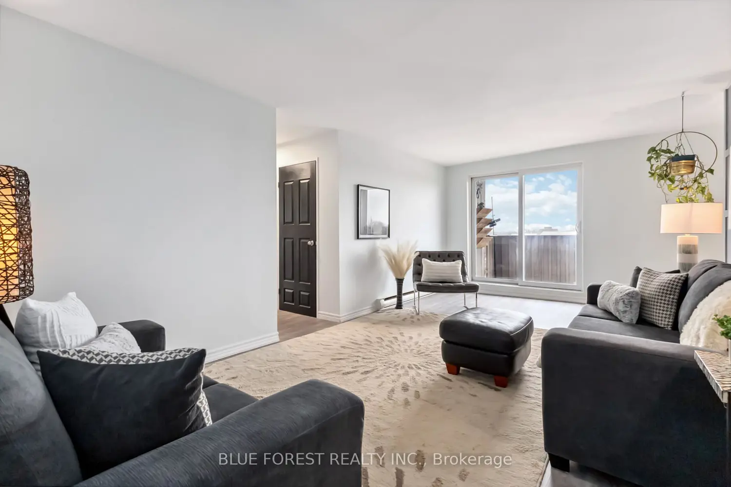 1100 Jalna Boulevard 501 photo 4