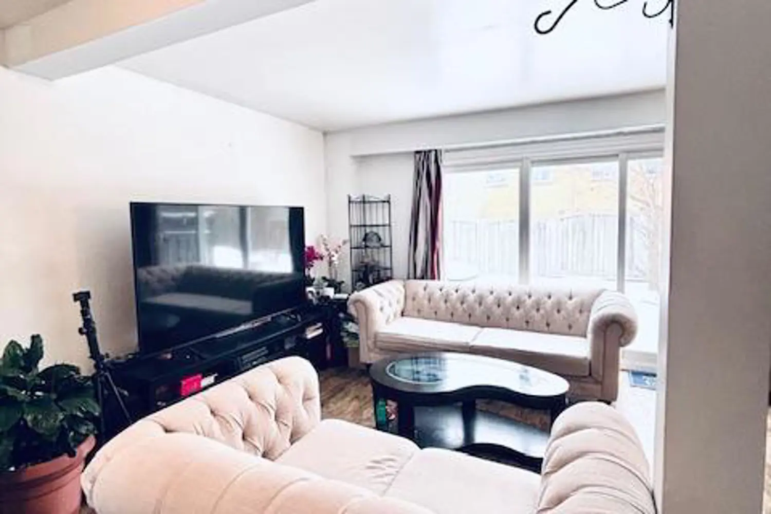 Additional image 7 of 925 Bayly Street 7