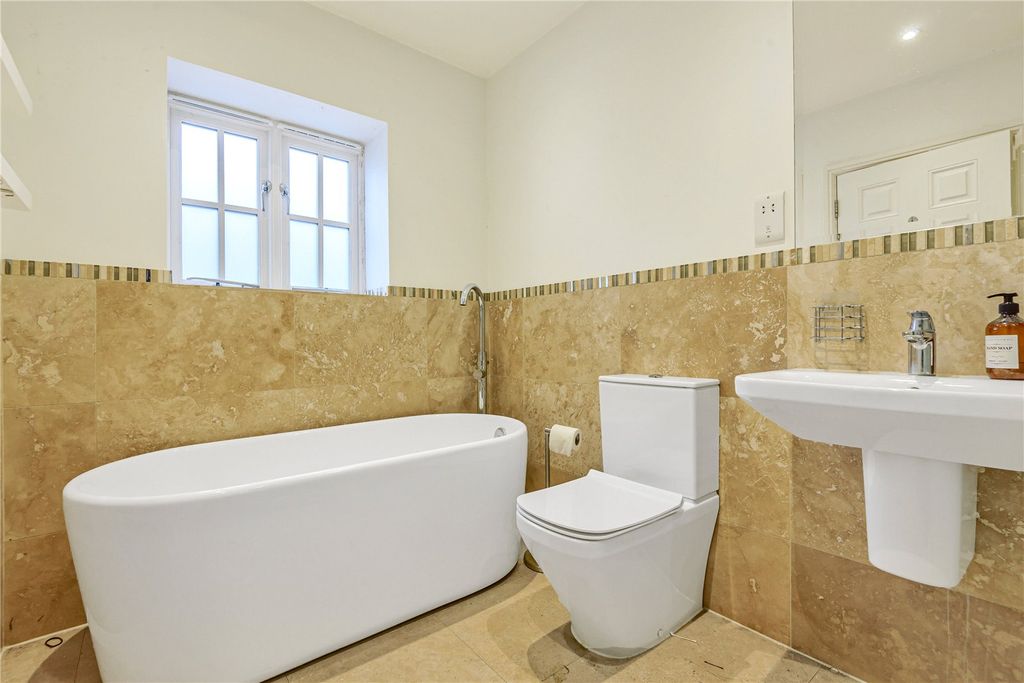 Additional image 8 of 3 bed flat for saleChurchgate Street, Bury St. Edmunds, Suffolk IP33