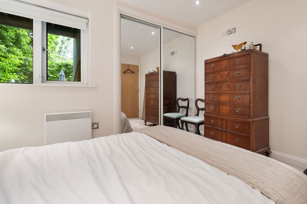 Additional image 17 of 2 bed flat for saleAlbert Road North, Great Malvern, Worcestershire WR14