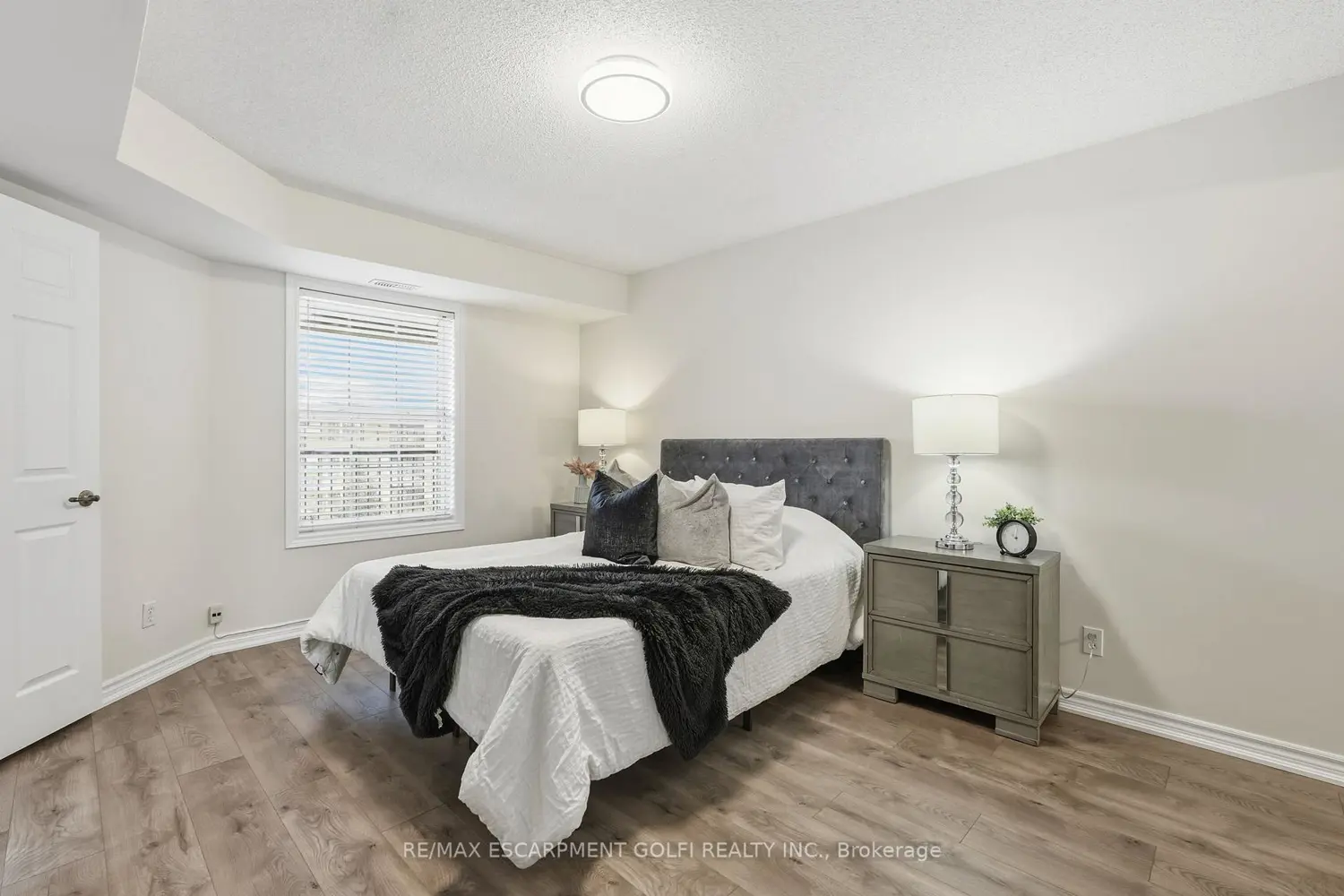 Additional image 10 of 2035 Appleby Line 411