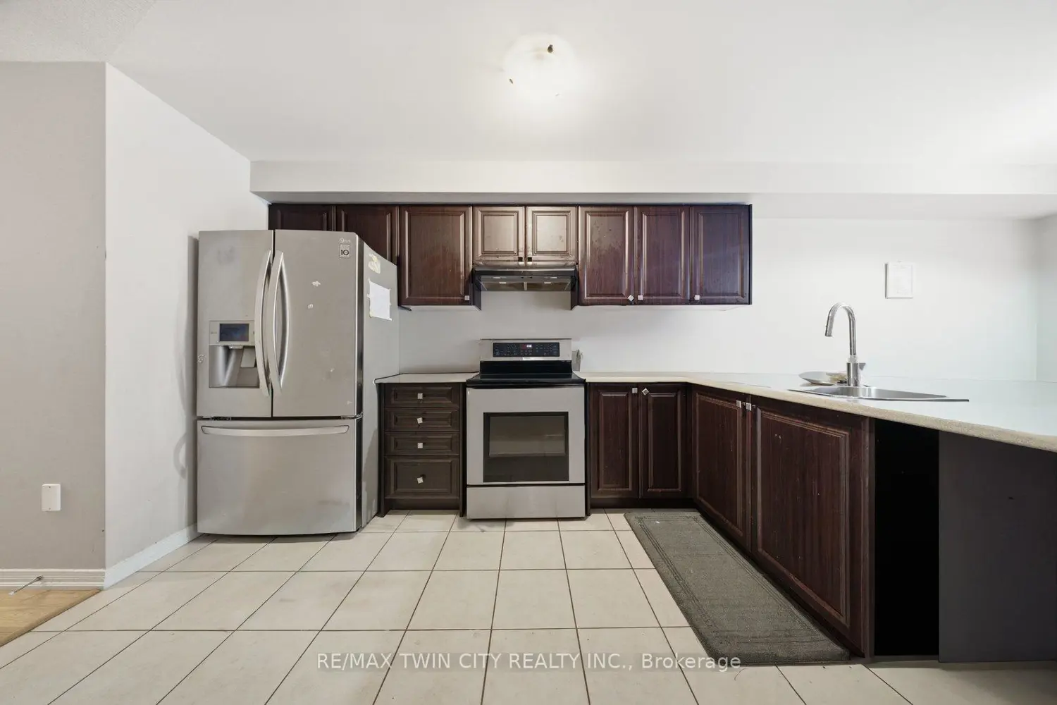 126 Munro Circle photo 4