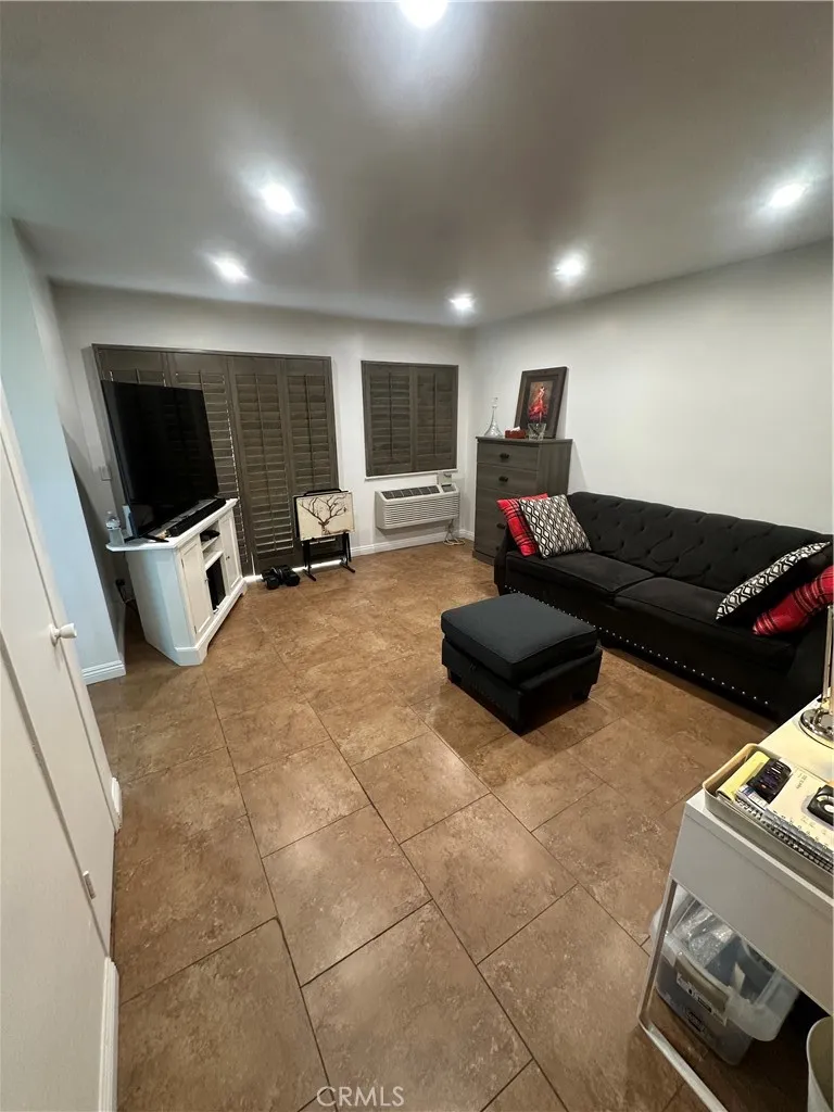 Additional image 14 of 635 N Bristol St, Santa Ana, CA 92703