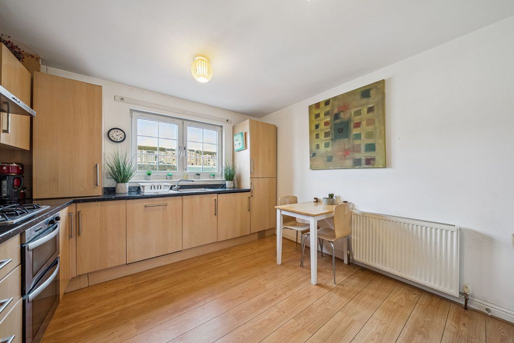 Additional image 7 of 2 bed flat for saleFlat 2 Whinbrae Court, Helensburgh G84
