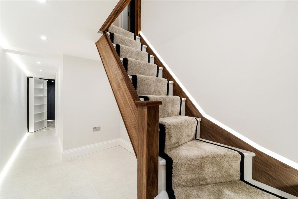 Additional image 15 of 3 bed flat for saleWoodland Way, Kingswood KT20