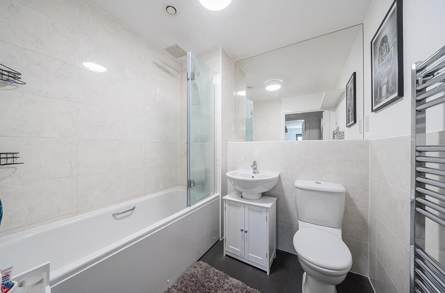 Additional image 10 of 2 bed flat for saleNewbury, Berkshire RG14