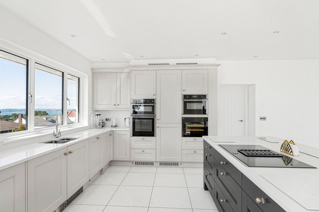 6 bed detached house for saleThatcher Avenue, Torquay, Devon TQ1 photo 4