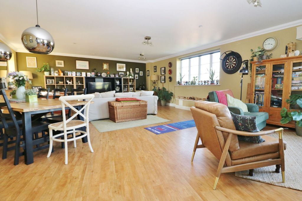 Additional image 6 of 3 bed flat for saleBotley Road, West End SO30