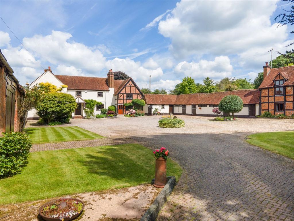 7 bed farmhouse for saleWapping Lane, Beoley, Worcestershie B98 photo 2