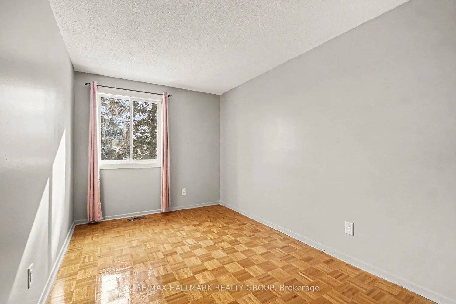 Additional image 17 of 7846 Jeanne D'arc Boulevard 55