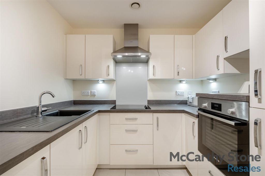 Additional image 5 of 2 bed flat for saleSummerfield Place, Wenlock Road, Shrewsbury SY2