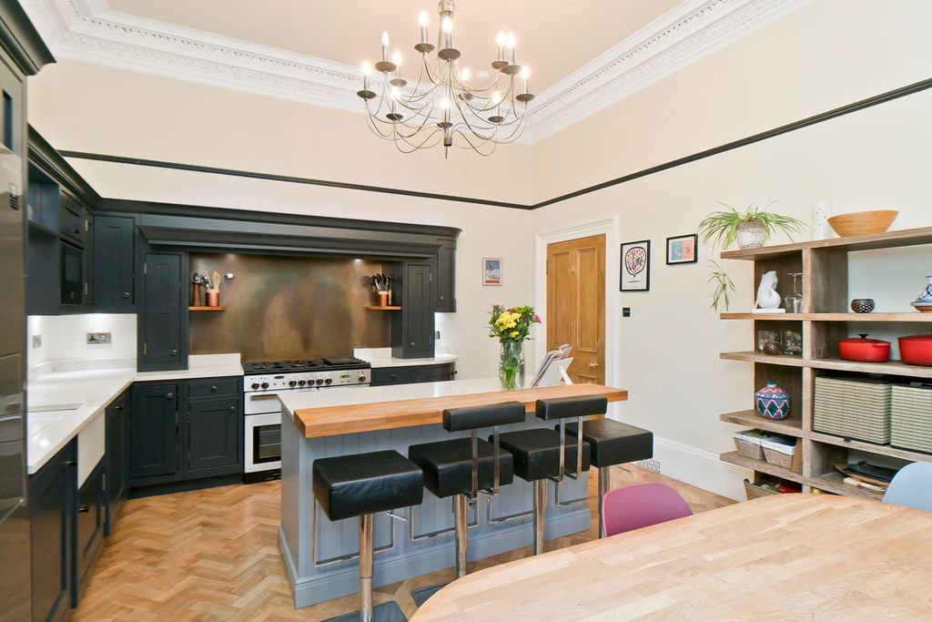 3 bed flat for saleMerchiston Crescent, Edinburgh EH10 photo 5