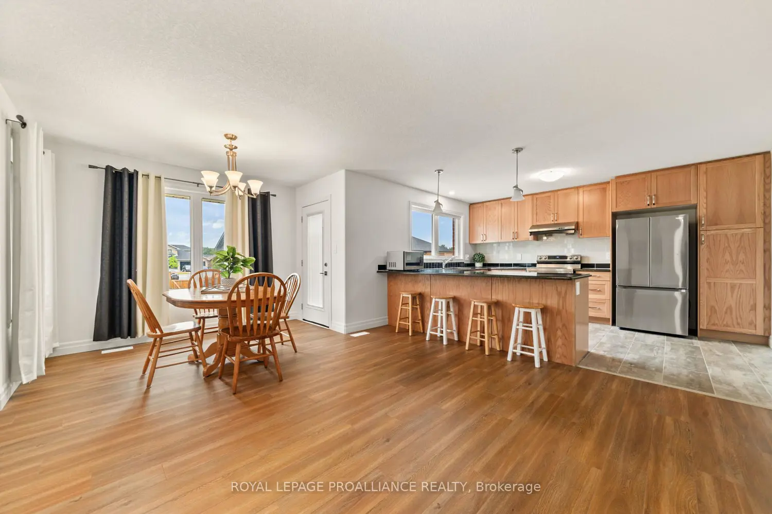 54 Lanark Drive photo 4