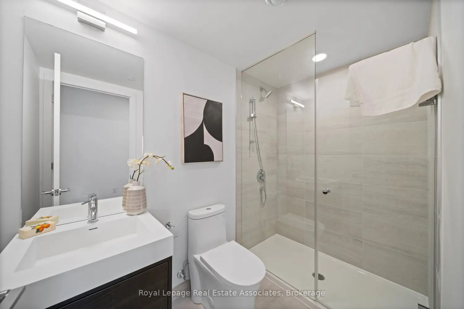 Additional image 8 of 9 Tecumseth Street 422