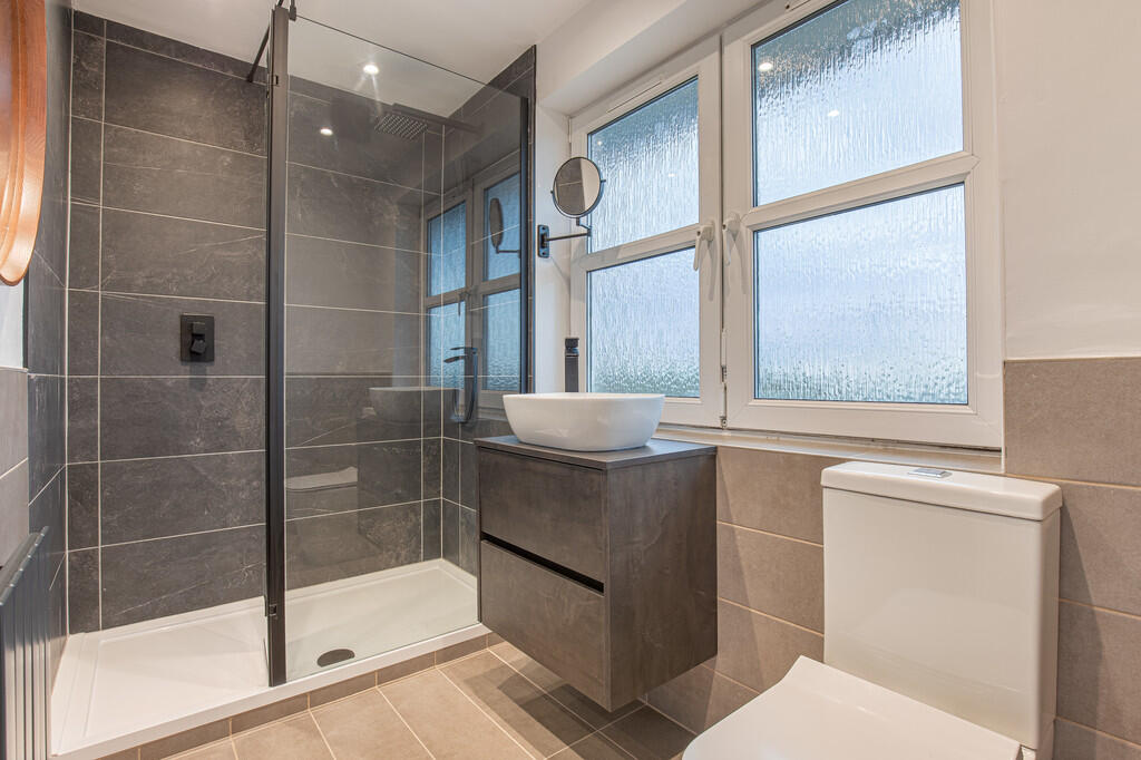 Additional image 9 of Links Road