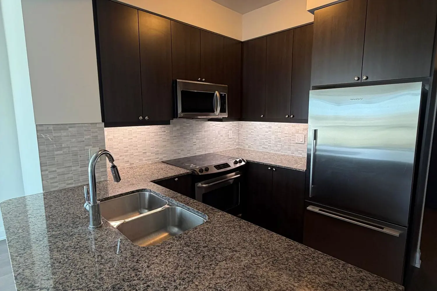 Additional image 3 of 25 Fontenay Court 801