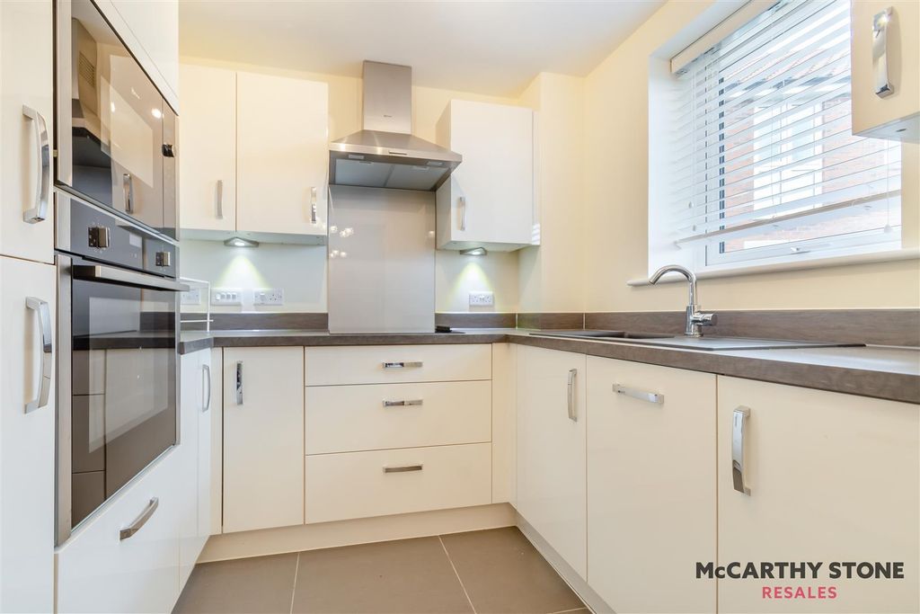Additional image 4 of 2 bed flat for saleAndrews Court, Molescroft Road, Beverley HU17