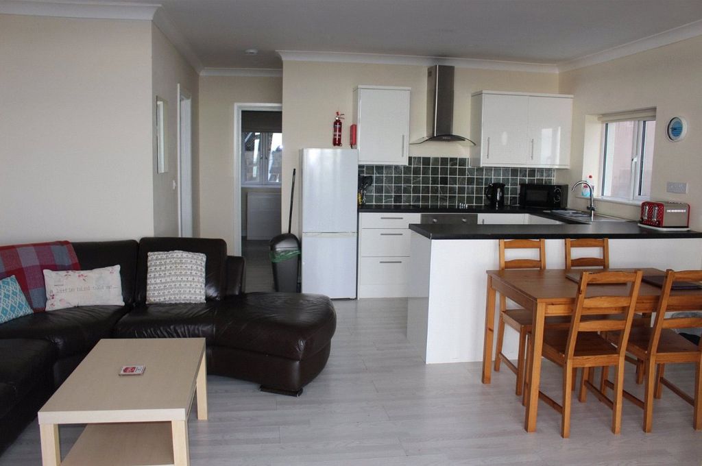 Additional image 9 of 2 bed flat for saleApt 1 (15) Coastal View, Pendine, Carmarthen SA33