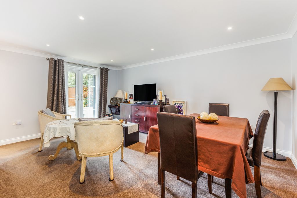Additional image 5 of 2 bed flat for saleMeadowview, Hungerford RG17