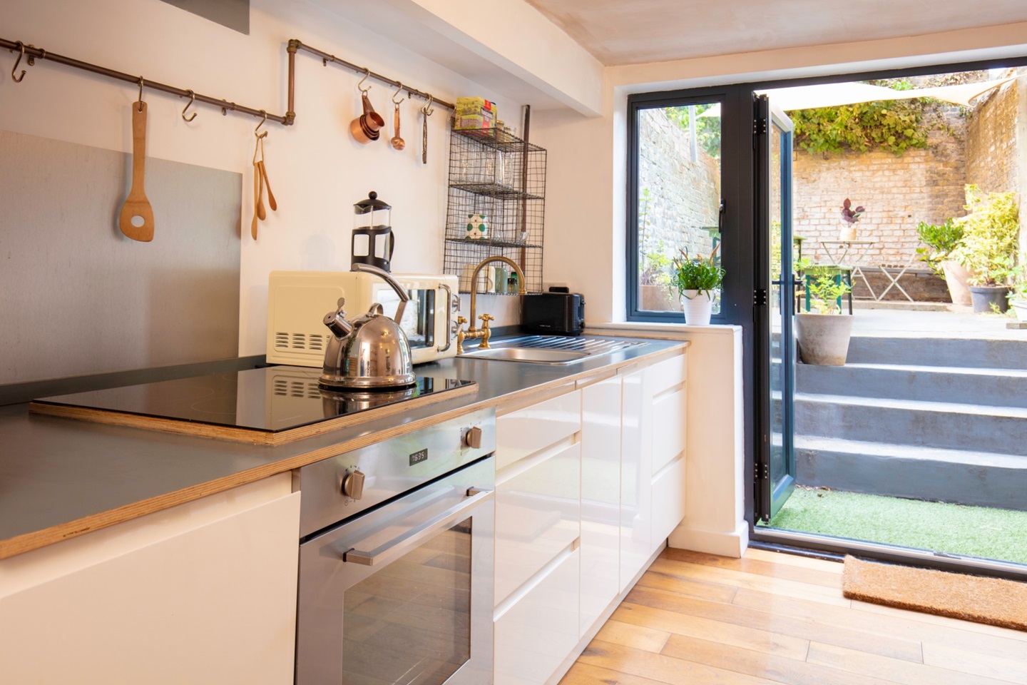 1 Bed Flat, Daneville Road, SE5, N1 7GU