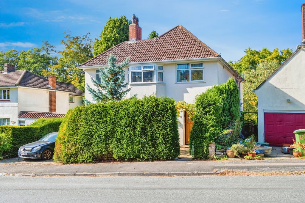 4 bed detached house for saleBassett Dale, Southampton SO16