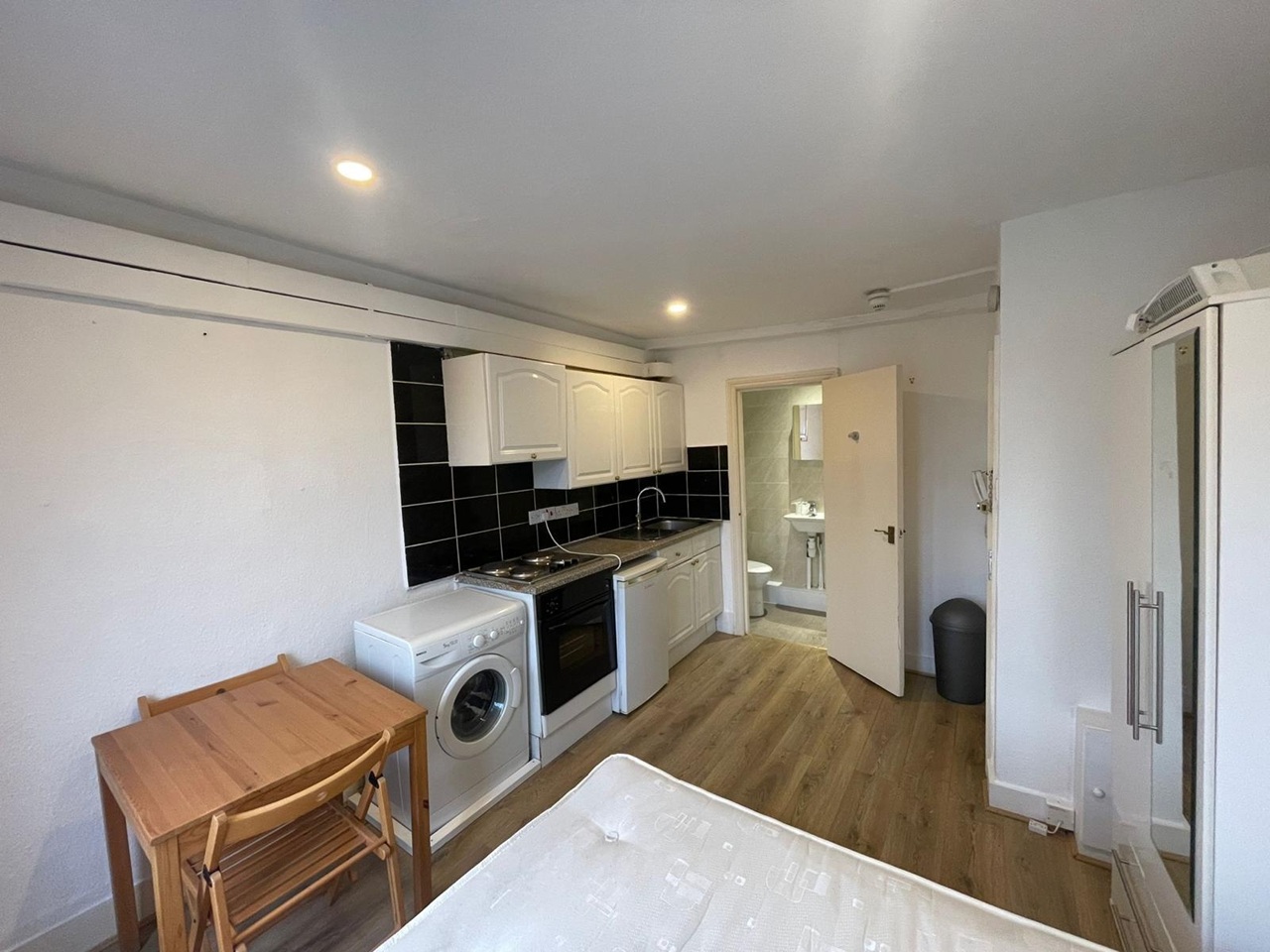 Additional image 2 of Studio Flat, Penywern Road, SW5, N1 7GU