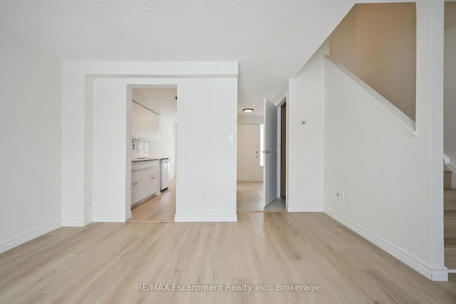 Additional image 11 of 40 Imperial Road 71