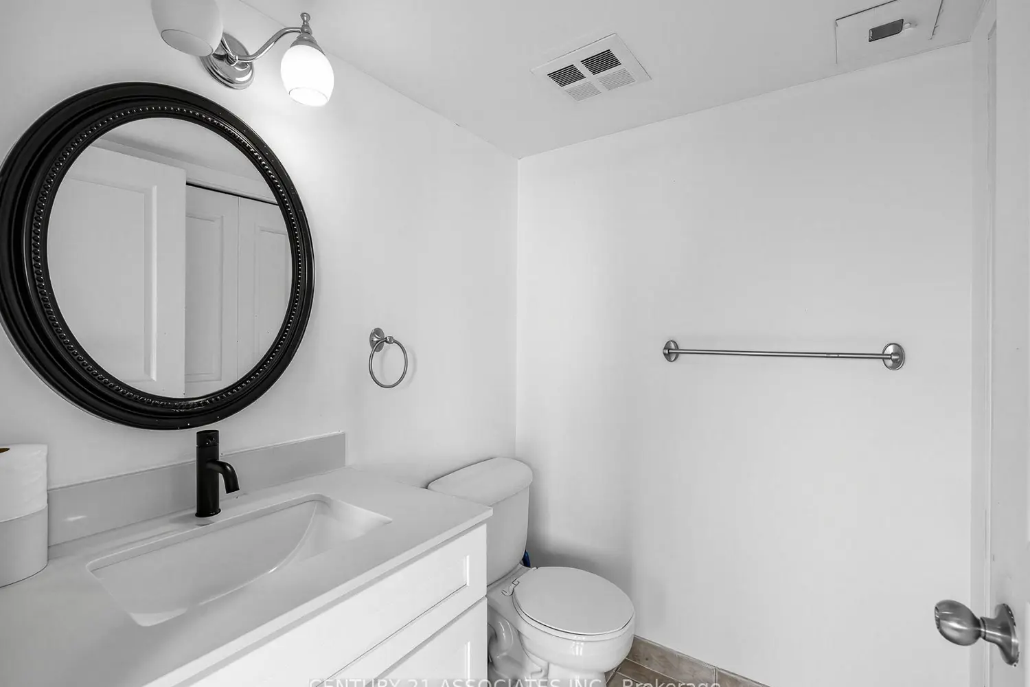 Additional image 8 of 2585 Erin Centre Boulevard 408