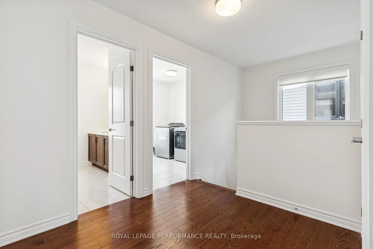 Additional image 9 of 845 Snap Hook Crescent