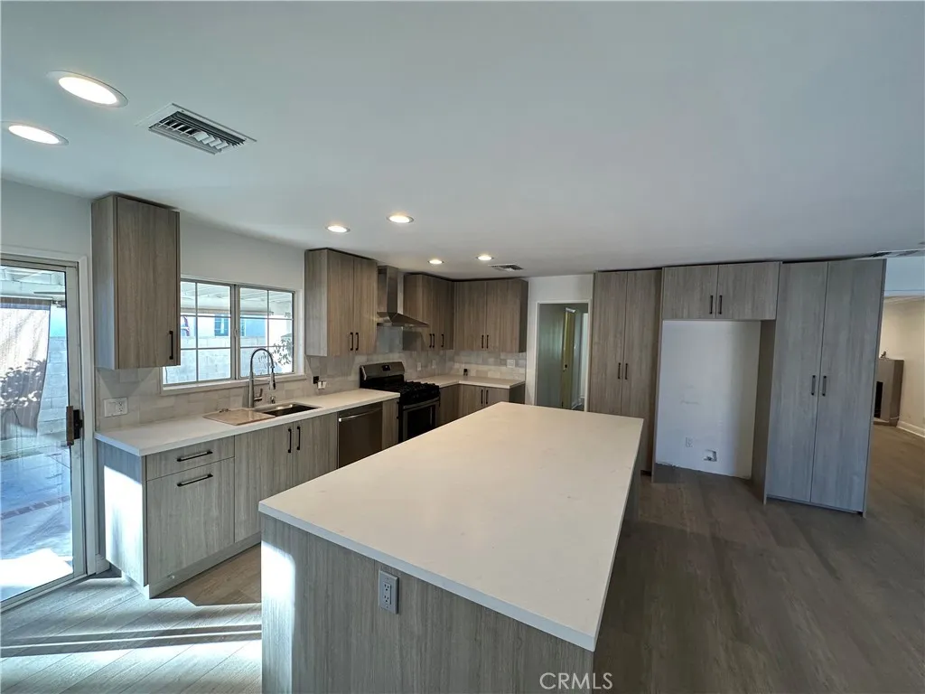 Additional image 5 of 14222 Hart Street, Van Nuys, CA 91405