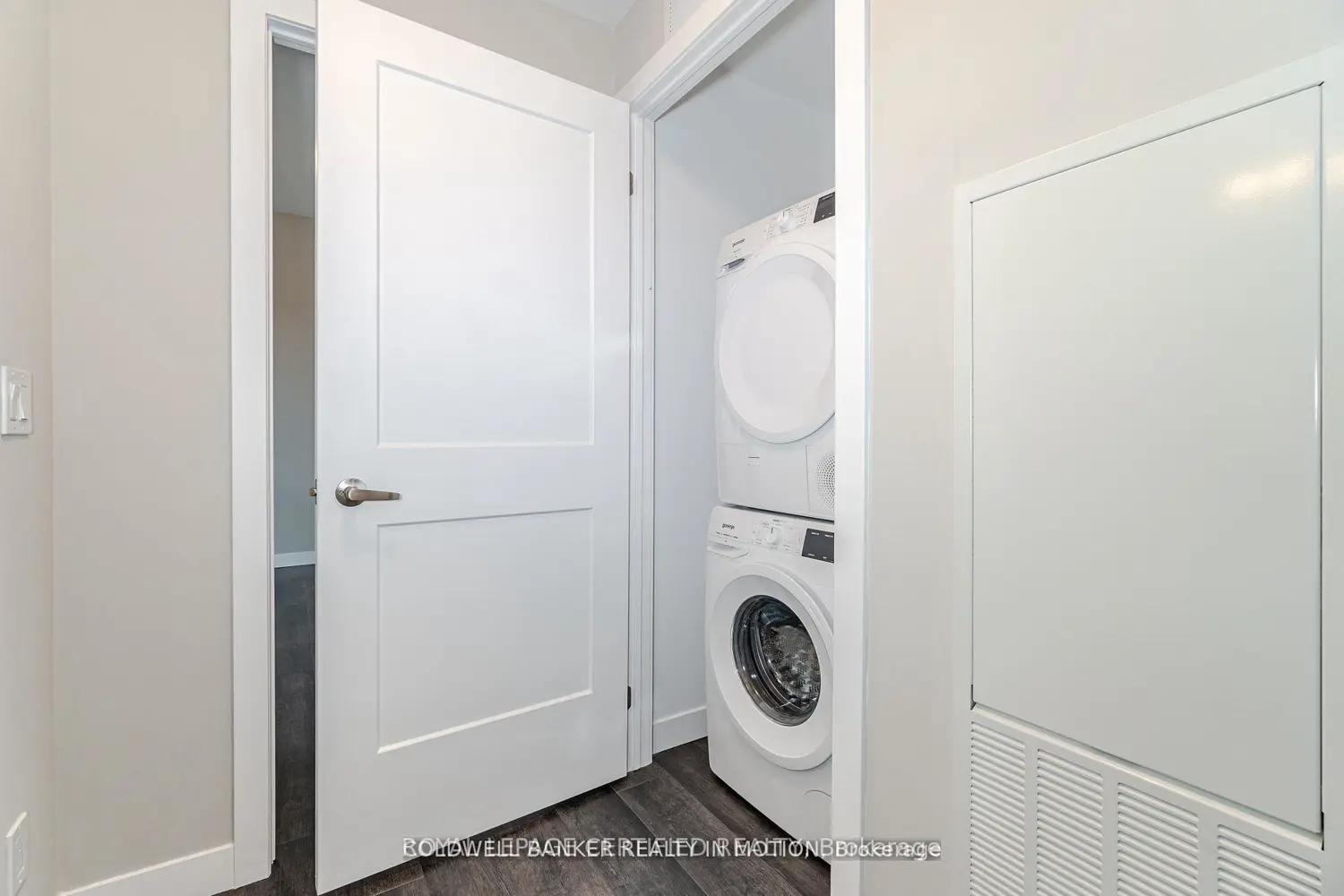 Additional image 13 of 15 Queen Street 303