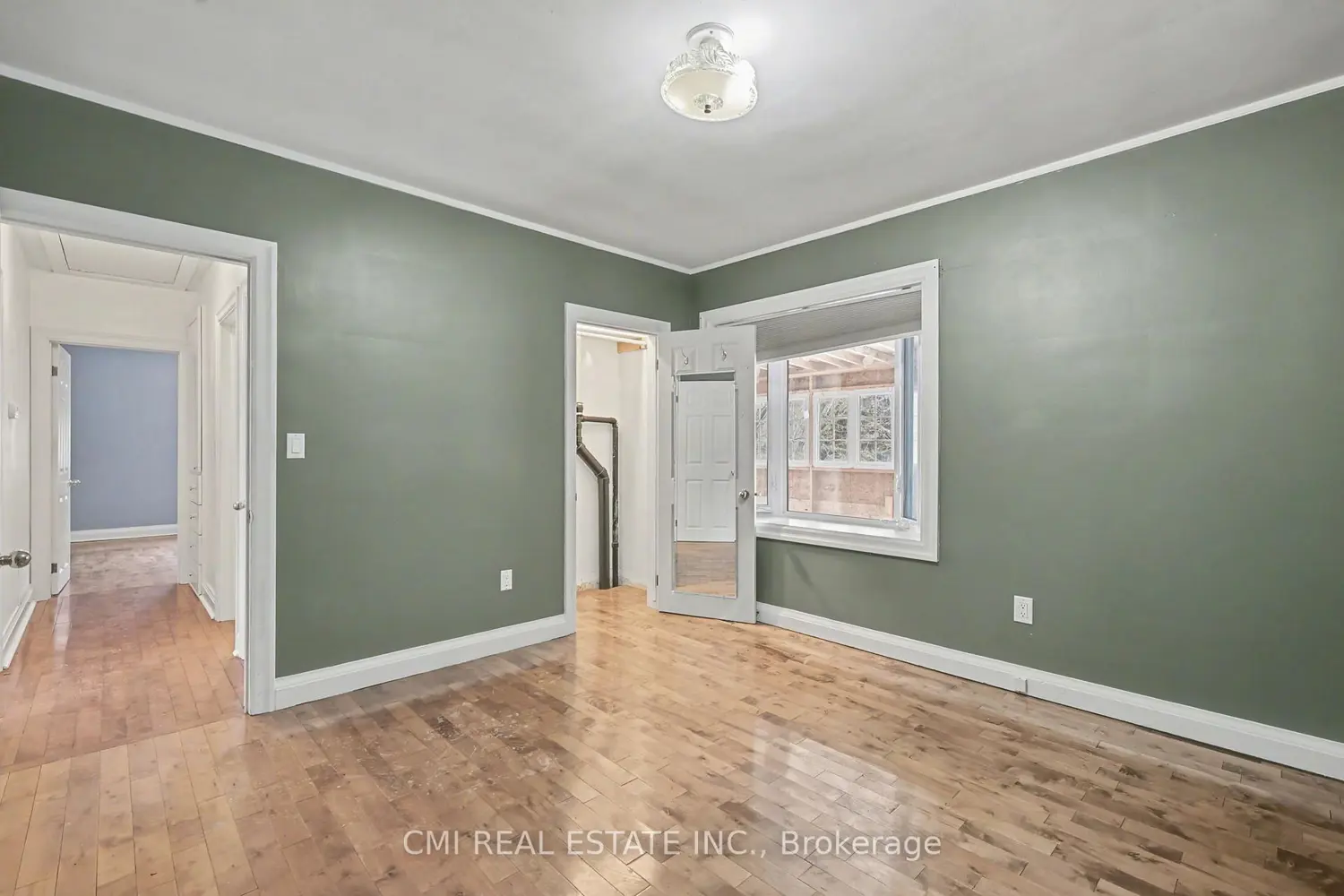 3440 Simcoe Street photo 5