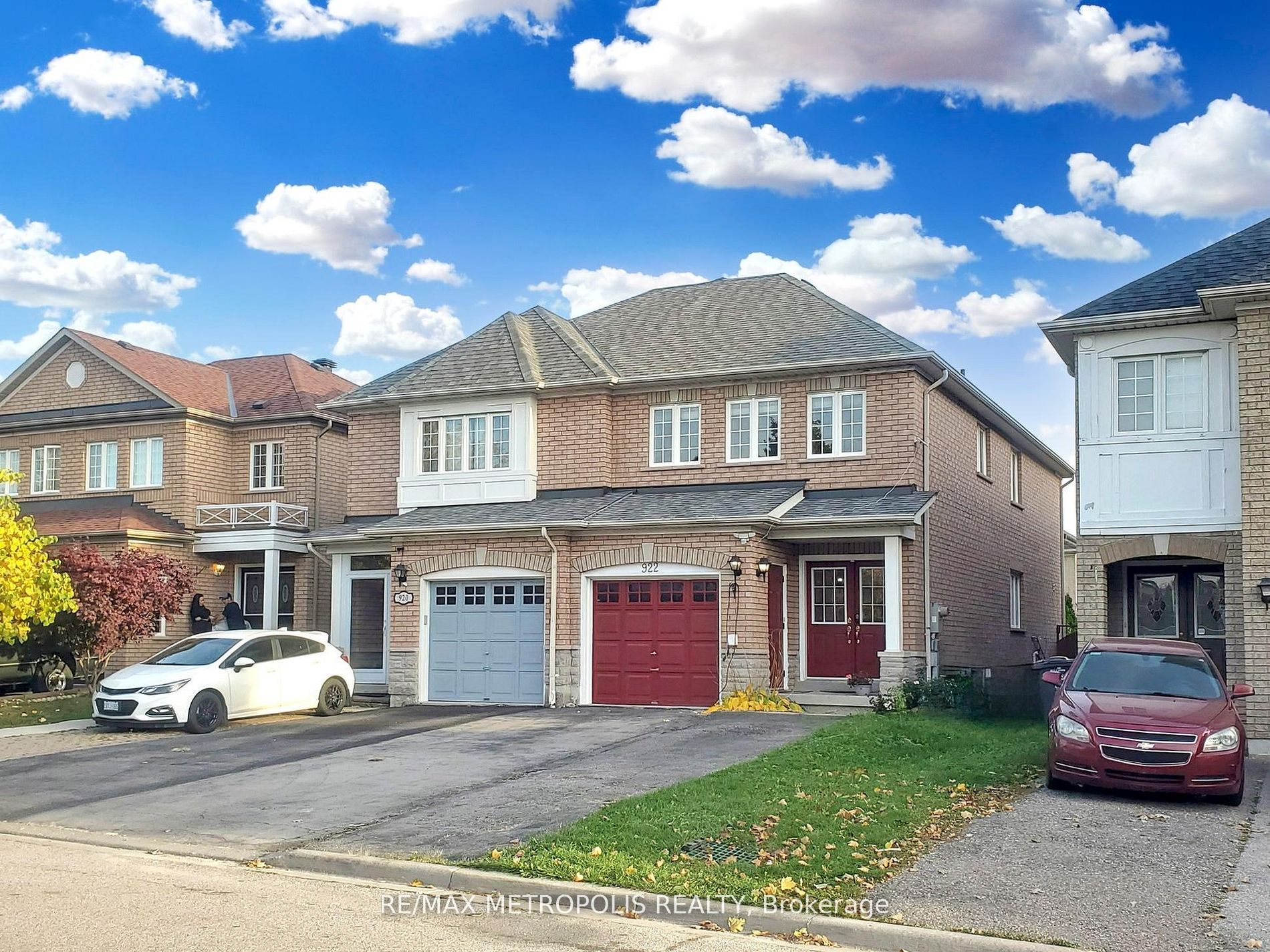 Additional image 2 of Main-922 Tambourine Terrace, Mississauga, ON, L5W 1S4