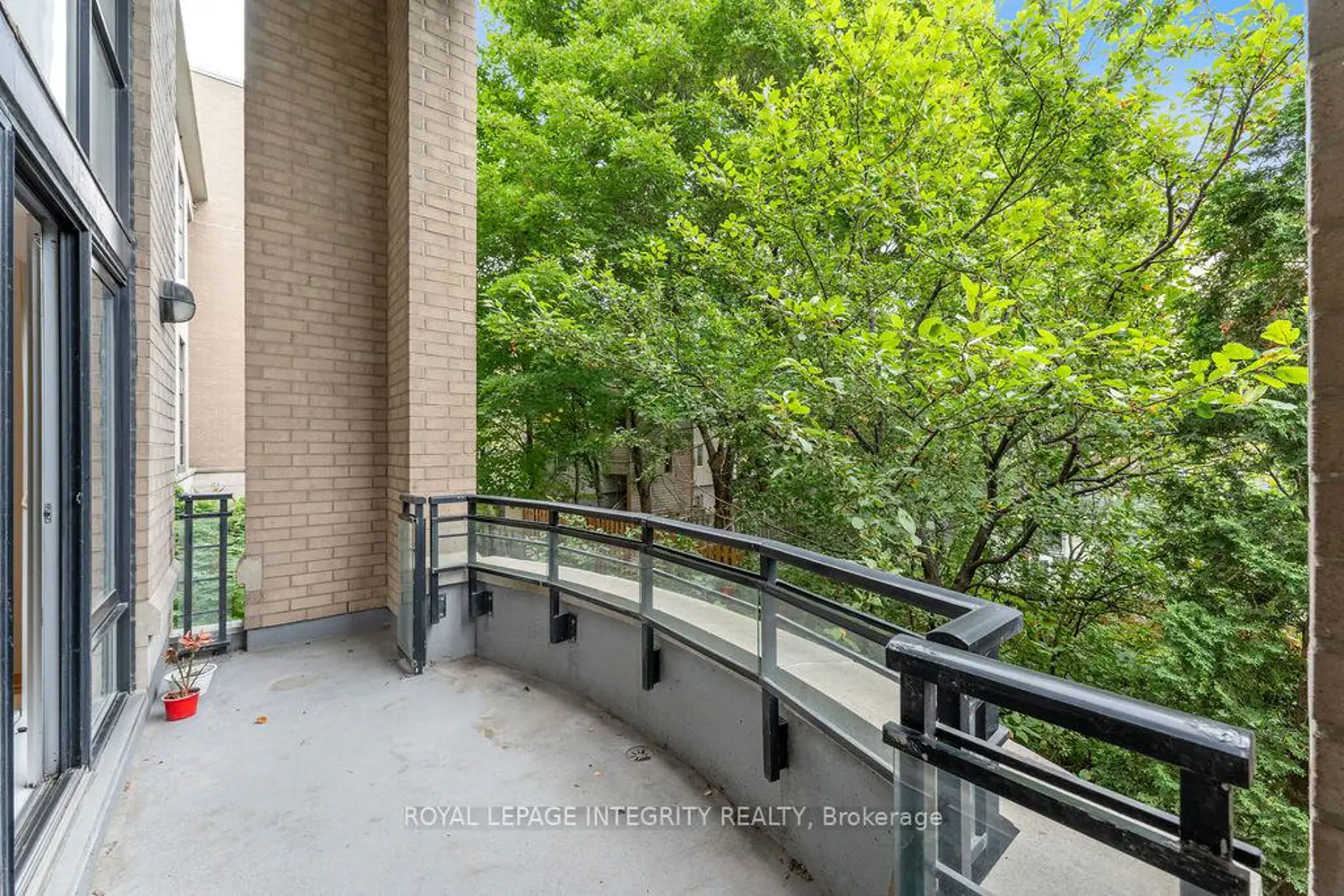 Additional image 19 of 29 Main Street 111