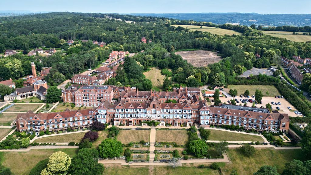 Additional image 26 of 2 bed flat for saleKings Drive, Midhurst GU29