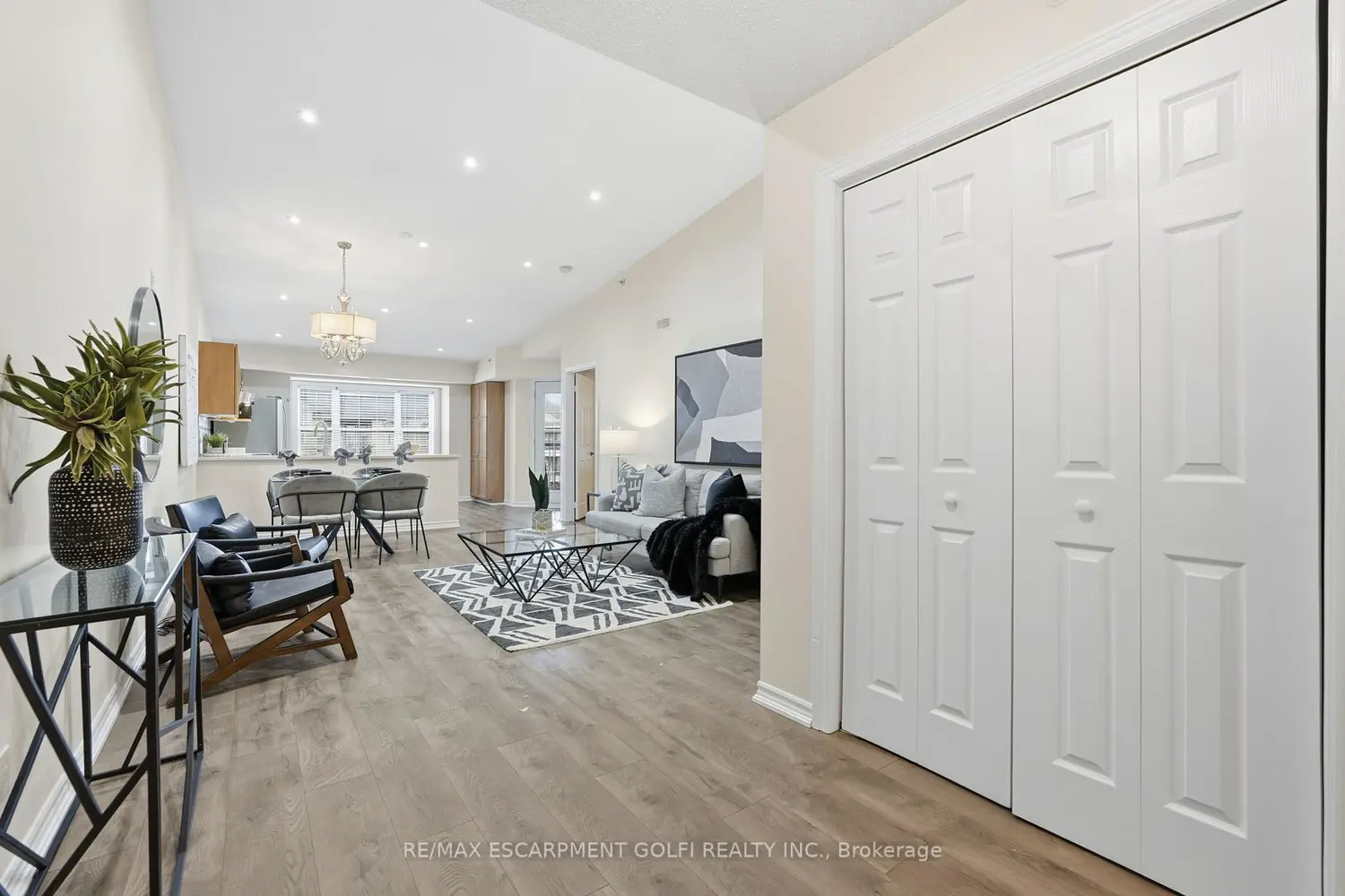 Additional image 3 of 2035 Appleby Line 411