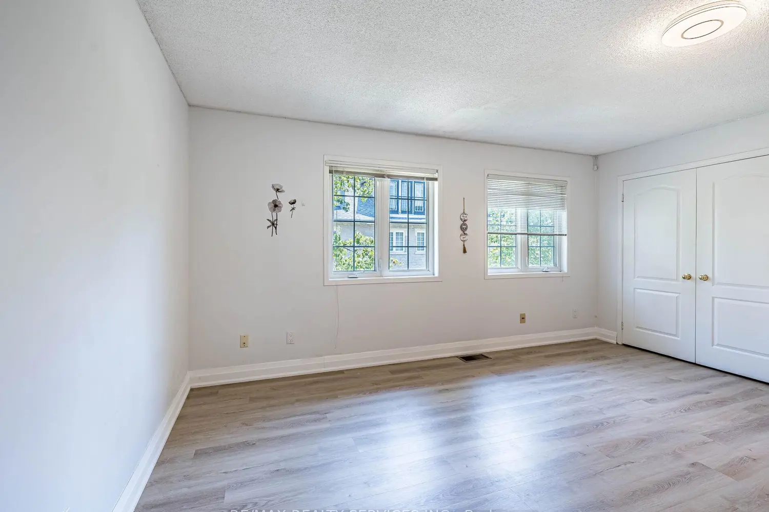 Additional image 11 of 1995 Royal Road 136