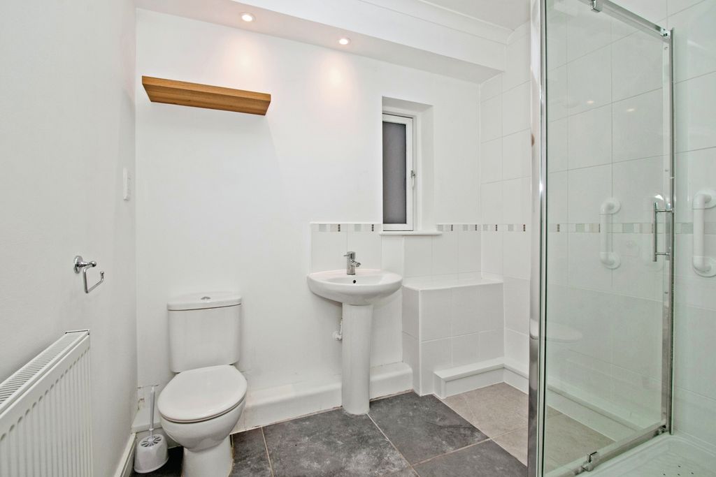 Additional image 11 of 2 bed flat for saleTresawya Drive, Truro, Cornwall TR1